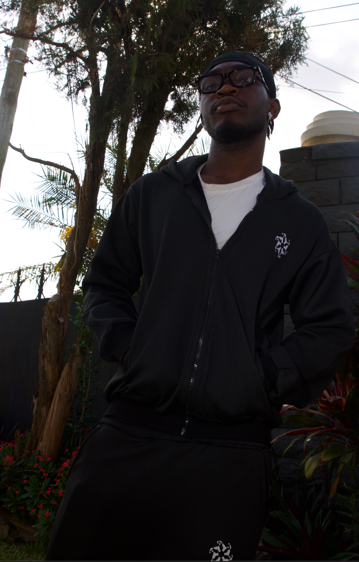 MONARCH EMBROIDERY HOODIE [BLACK]