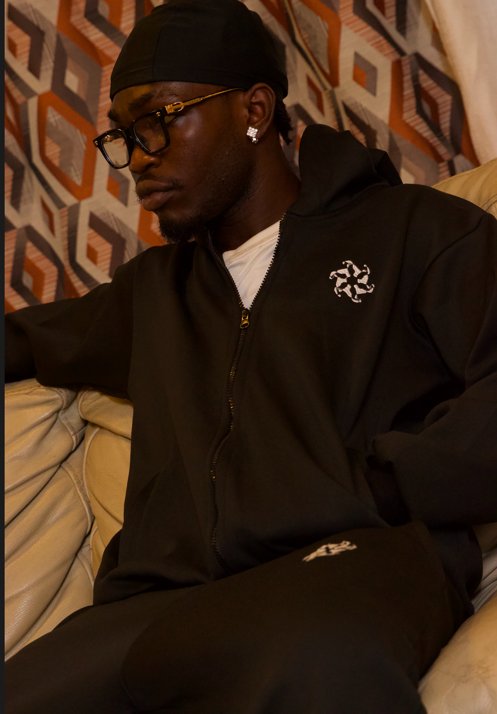 MONARCH EMBROIDERY HOODIE [BLACK]